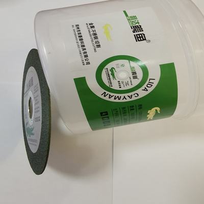 Le métal de SIC Inox étant découpé l'abrasif du disque T41 usine la broyeur d'angle Fiberglass